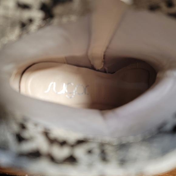 Sugar Evvie Snakeskin Print Boots Size 7 - Picture 12 of 14